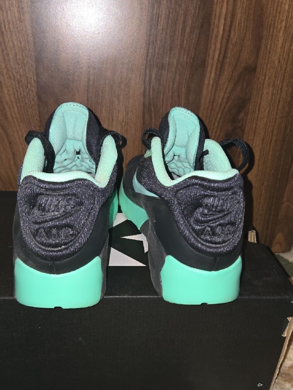 Nike Air Max Big Kids Size 6.5Y Black and Mint Green - Picture 3 of 4